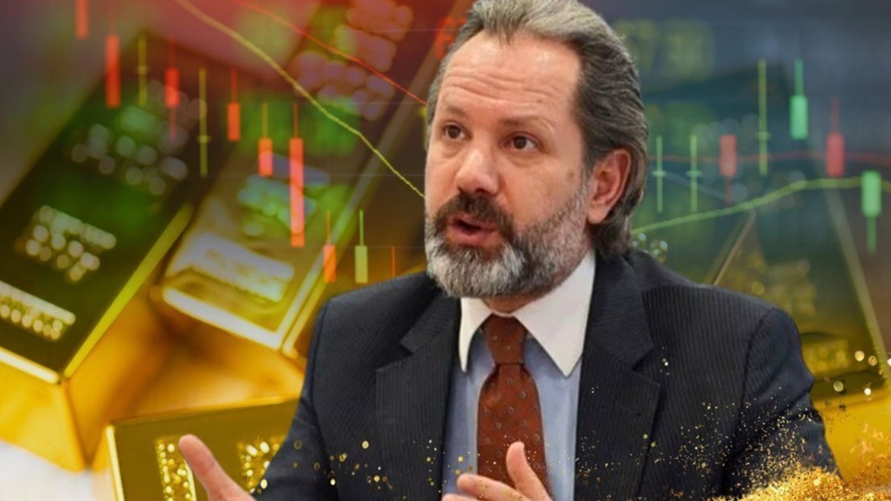 Altın fiyatlarında geçtiğimiz aylarda sürekli devam eden bir yükseliş söz konusuydu. Son birkaç günlük süreçte ise altın fiyatlarında ser bir düşüş yaşandı. Bu durum altın alacakları, altın borcu olanları ve altın yatırımcılarını tedirgin etti. Yaşanan bu gelişmeler neticesinde ise Altın ve Para Piyasaları Uzmanı İslam Memiş, gram altınla ilgili şok bir tahminde bulundu. İşte İslam Memiş’in gram altına dair şok tahmini ve detaylar…