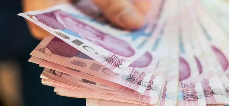 Yüzde 25’lik senaryoda ise net asgari ücret 22 bin 104 liradan 27 bin 630 liraya yükselecek.