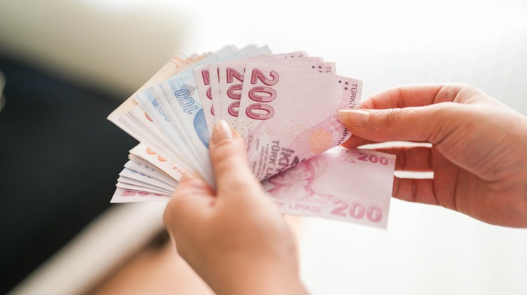 Morgan Stanley Bankası’nın tahminleri geçtiğimiz yıl olduğu gibi doğru çıkarsa yüzde 20’lik zam senaryosunda asgari ücret 26 bin 524 lira olarak açıklanacak.