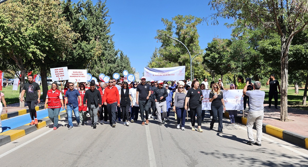Gaün’de Sağlik İçi̇n Adim At Yürüyüş Etki̇nli̇ği̇ (2)