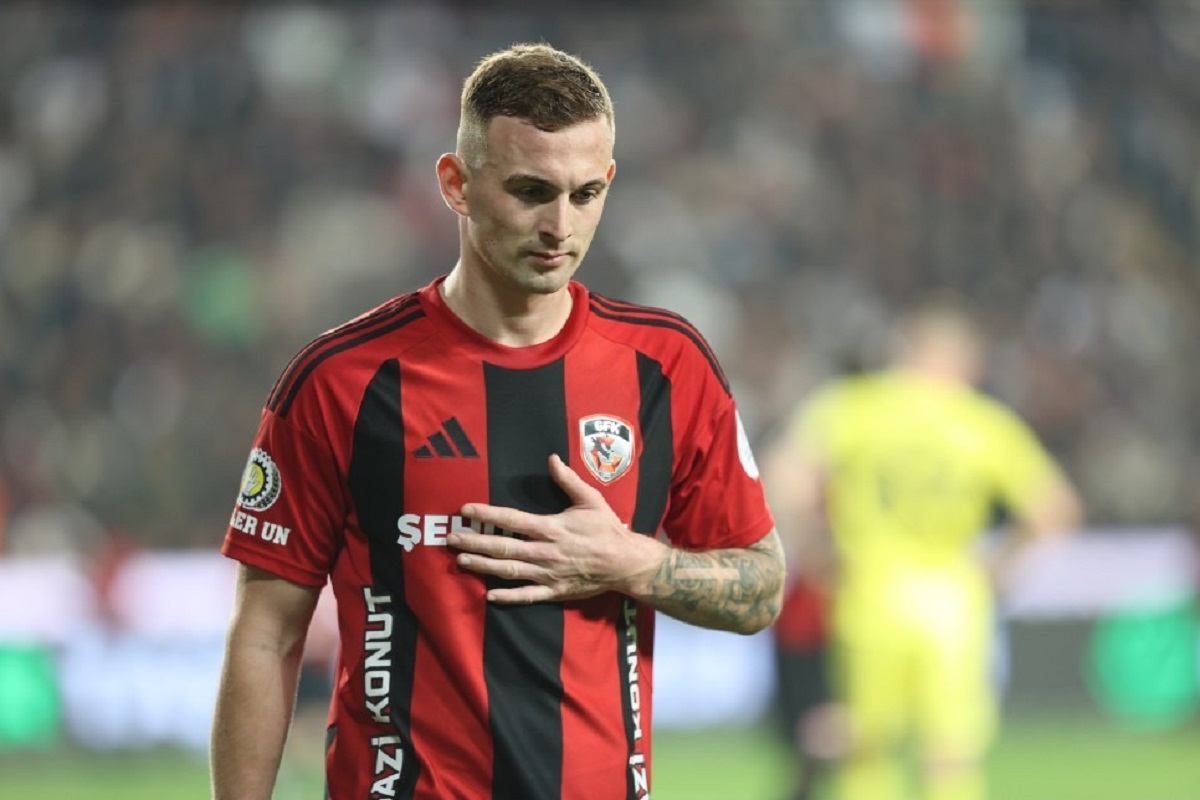 Besiktas Tan Kacper Kozlowski 58