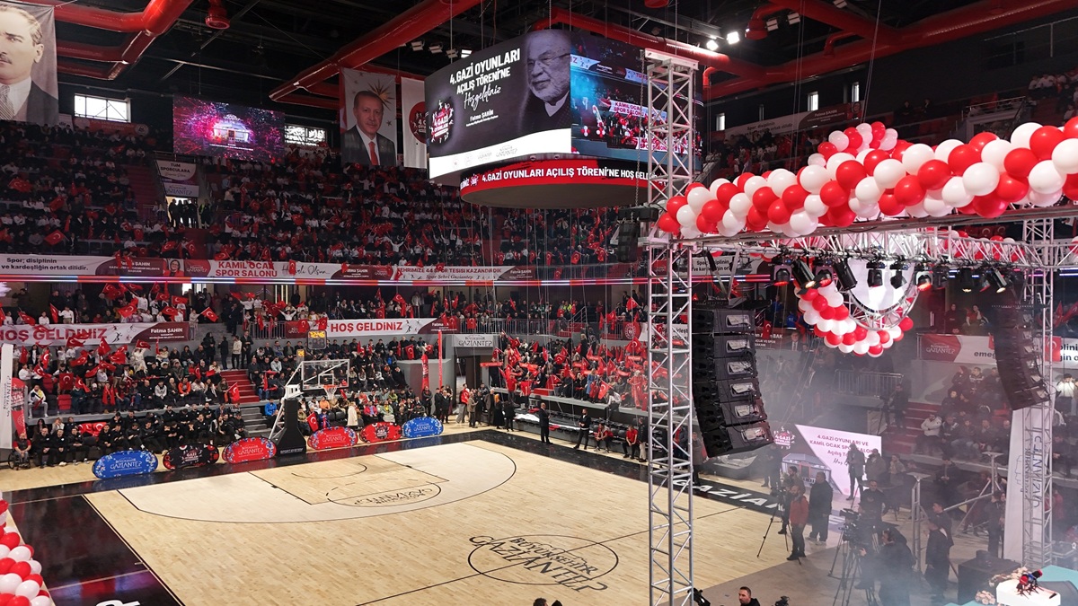 Gazi̇ Şehi̇r, Uluslararasi Standartlara Uygun Yeni̇ Spor Salonuna Kavuştu (2)