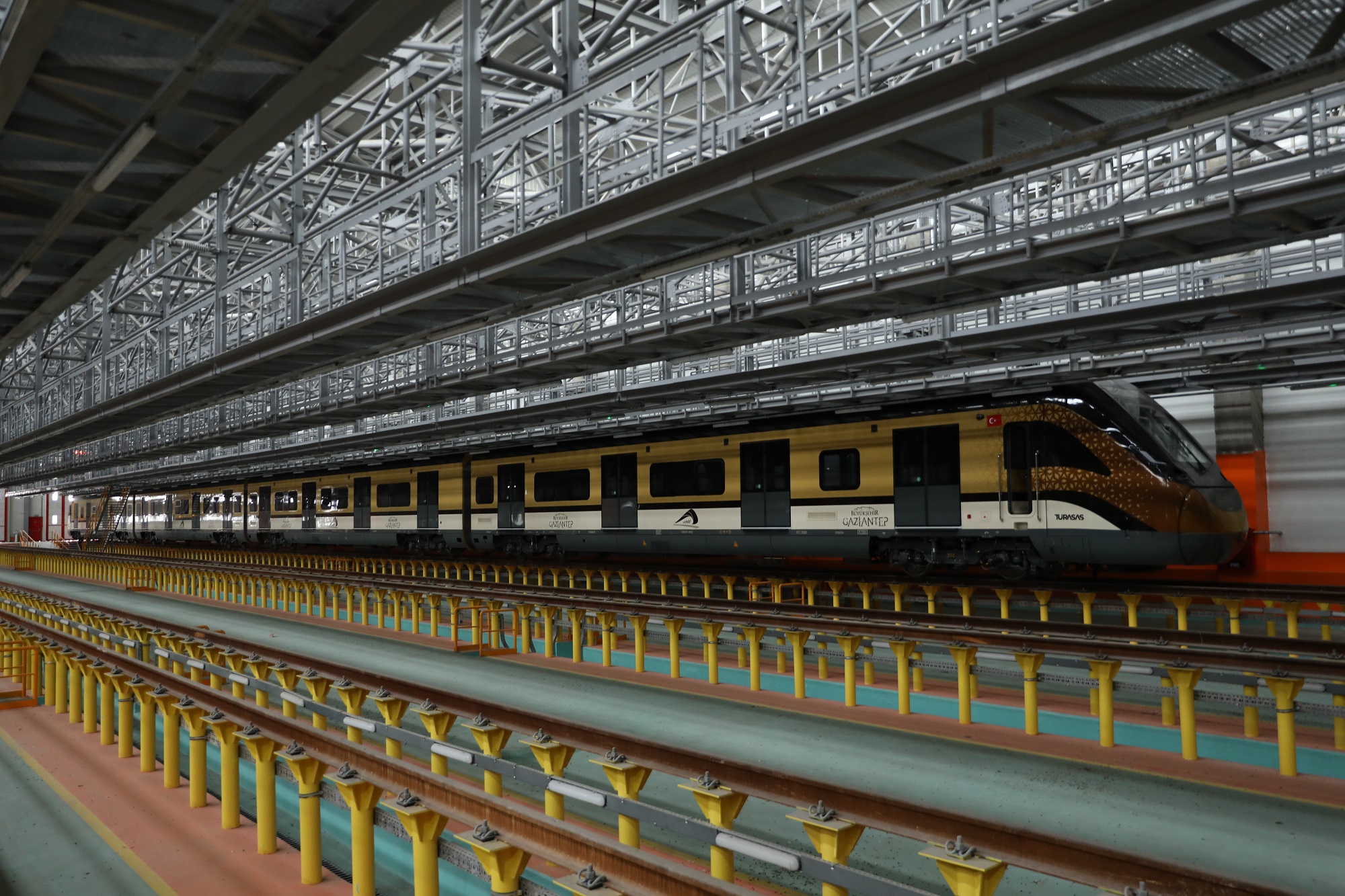 Gazi̇ray’in Yerli̇ Ve Mi̇llî Tren Setleri̇ni̇n 6’Ncisi Şehre Ulaşti (3)