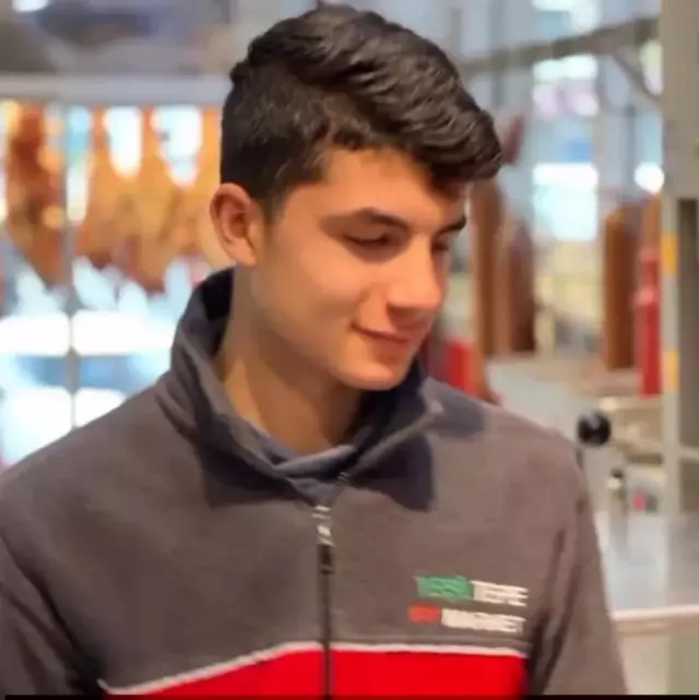 Mezarlikta Bogazlari Kesilmis Halde Bulundular 2 19376150 3379 M