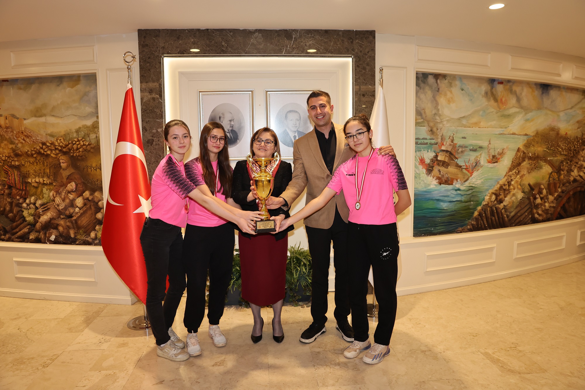 Spor Şehri̇ Gazi̇antep’i̇n Şampi̇yonlarindan Başkan Şahi̇n’e Zi̇yaret (4)