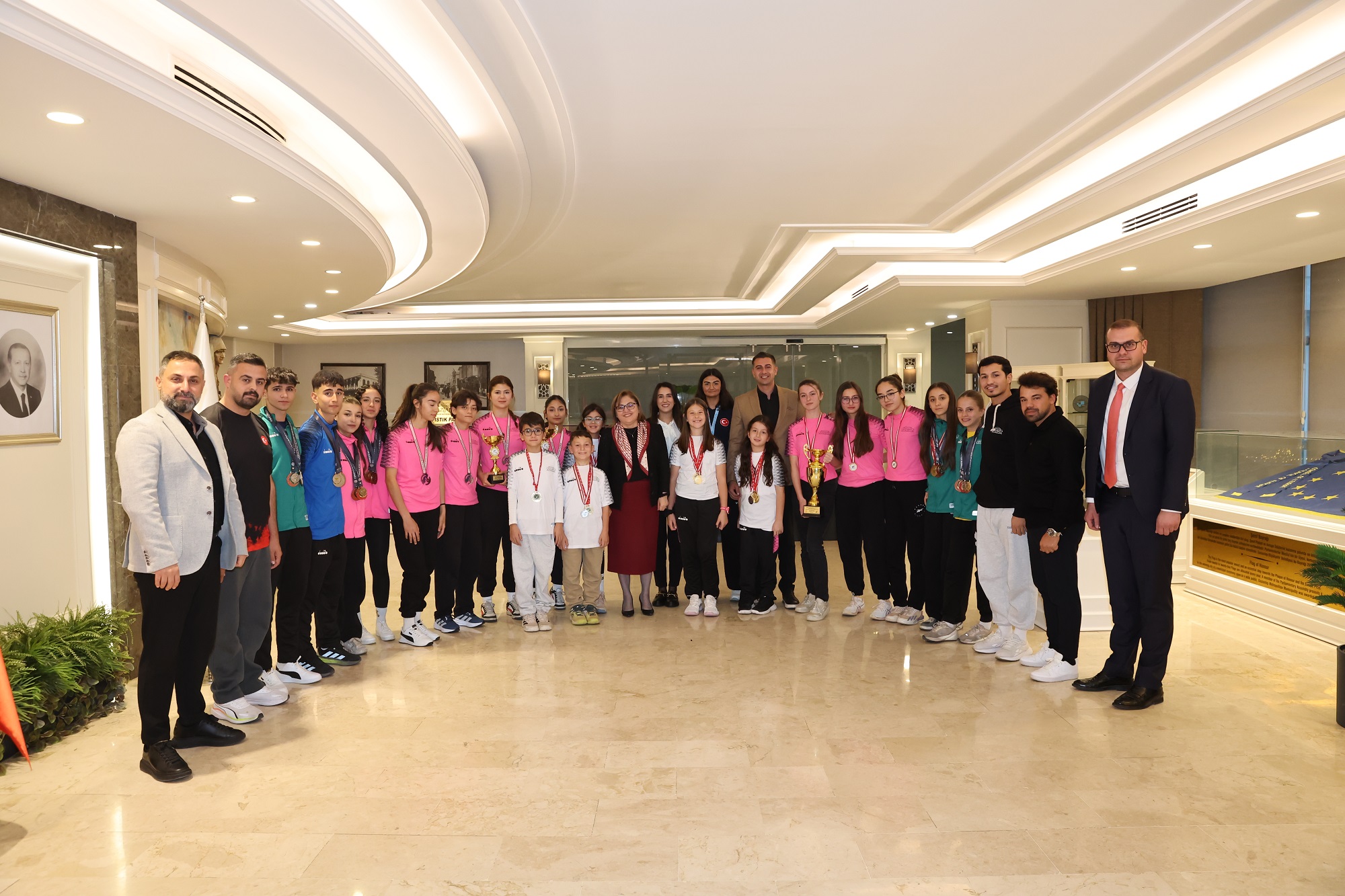 Spor Şehri̇ Gazi̇antep’i̇n Şampi̇yonlarindan Başkan Şahi̇n’e Zi̇yaret (5)