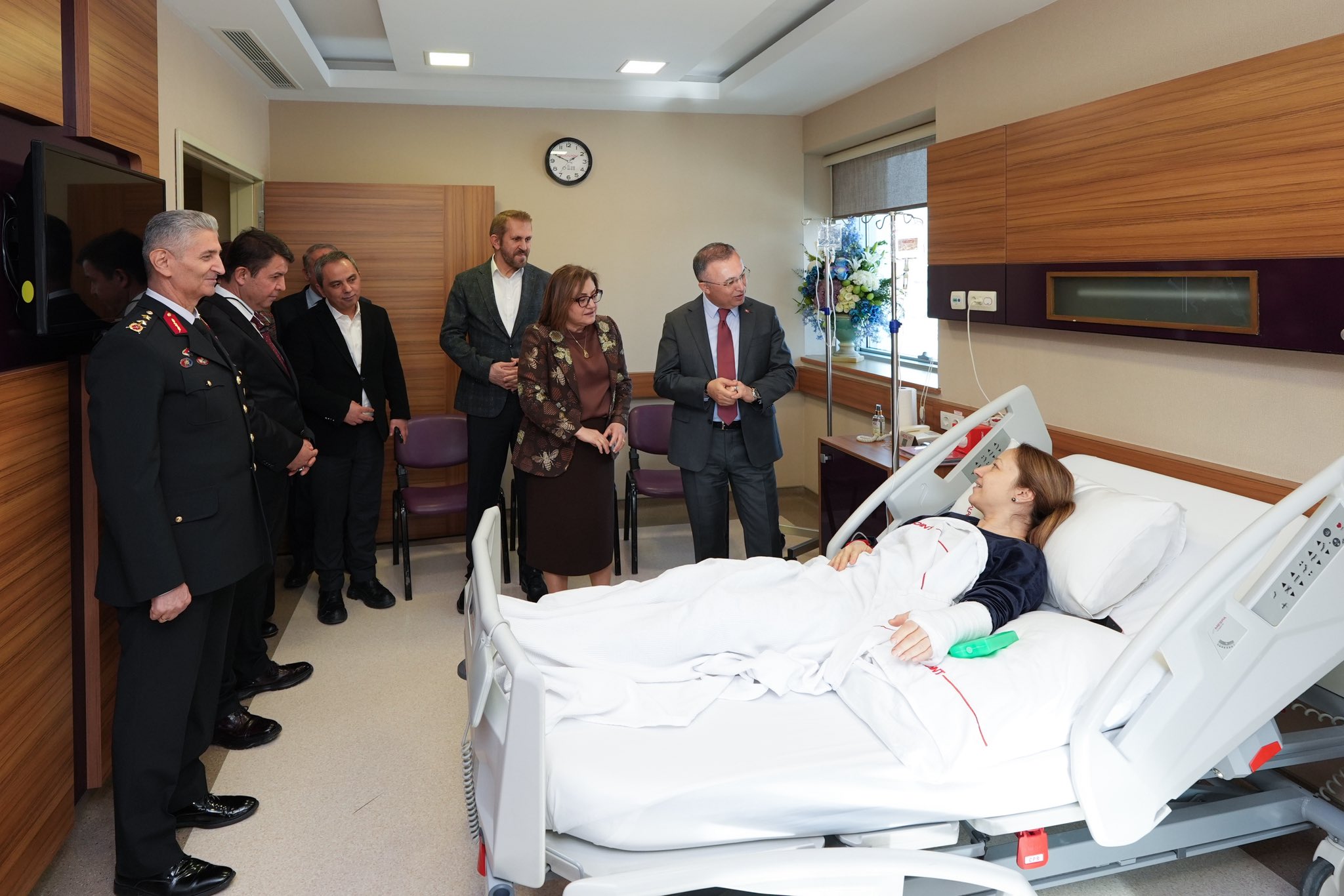 G Lui8 Q Ww A Ah Ru H