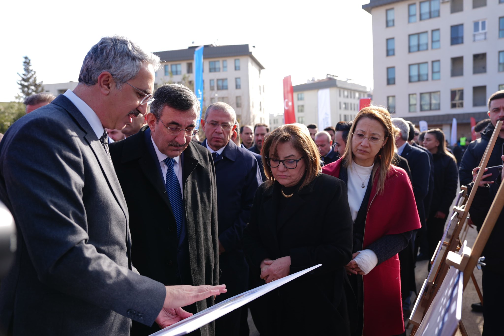 H A Y Muwcb Q A A Uew