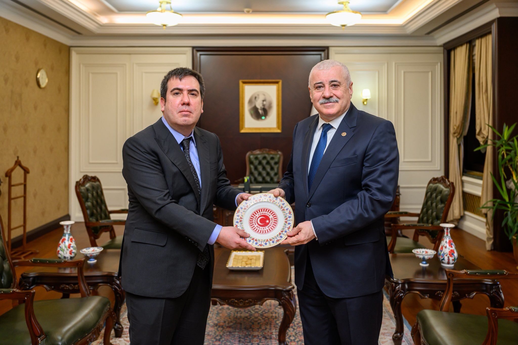 H B17Xz J X I A A I Yyt