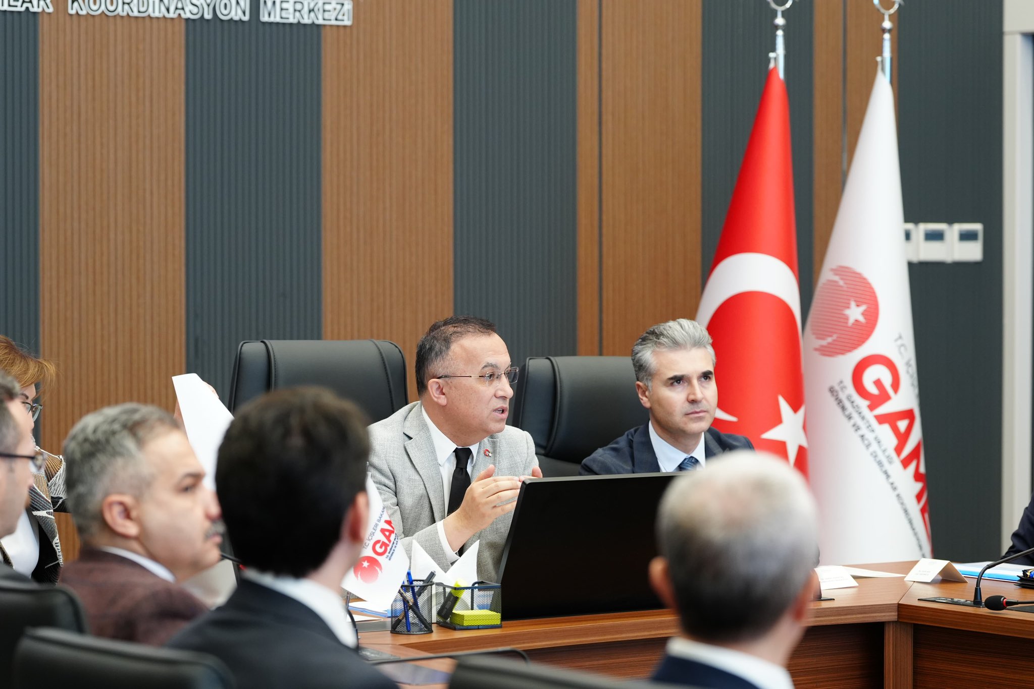 H Bhk8T L X U A Agj Pk