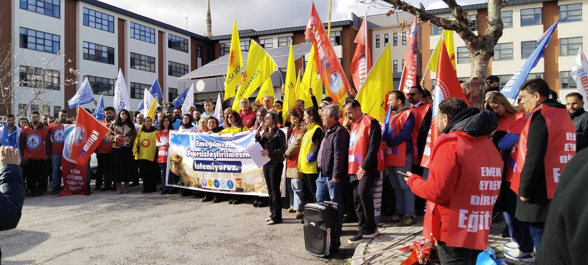 H E M5 F Di Xw A A N9If