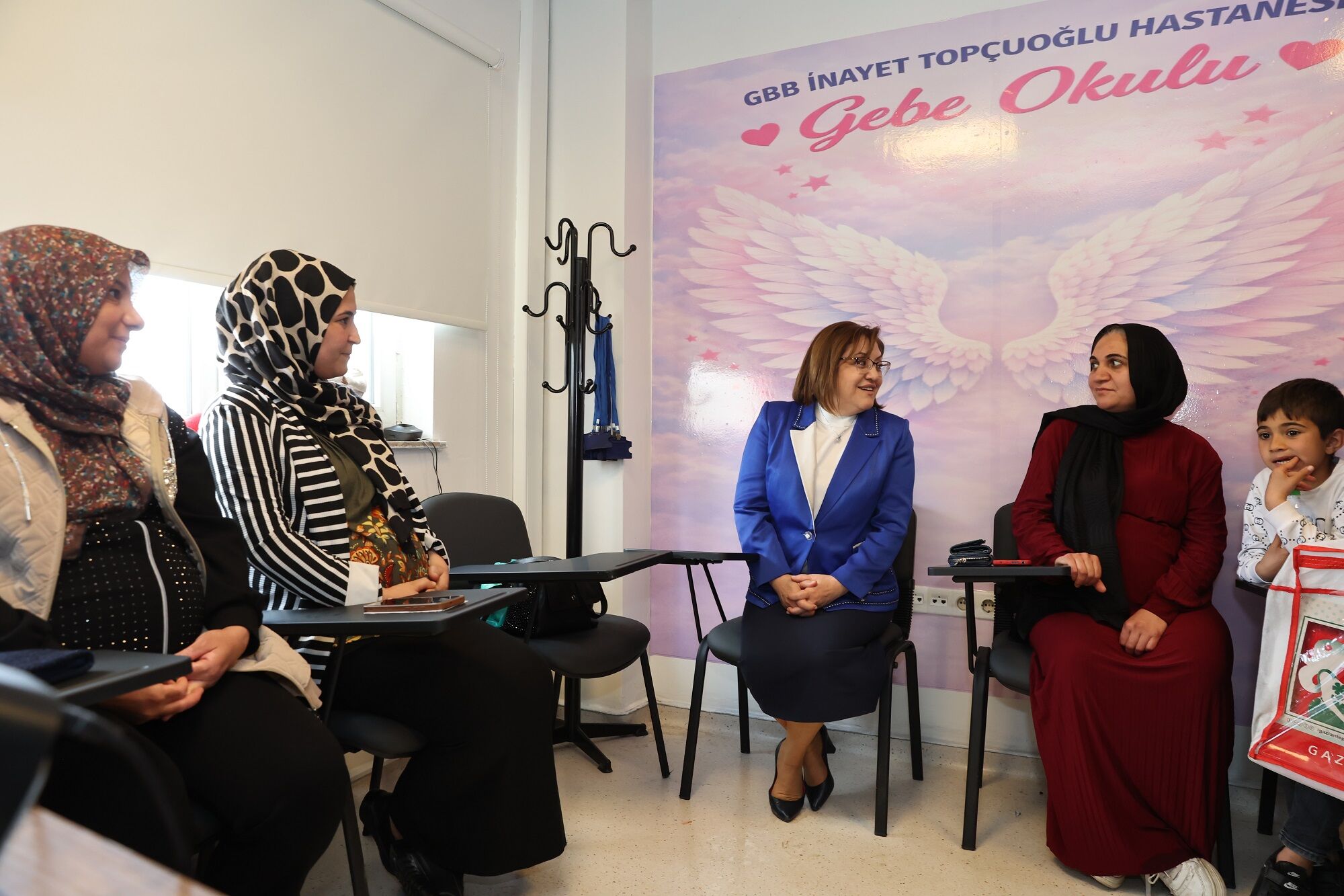 Gazi̇antep Büyükşehi̇r Beledi̇yesi̇ Gebe Okulu’nun Resmi̇ Açilişi Yapildi (5)