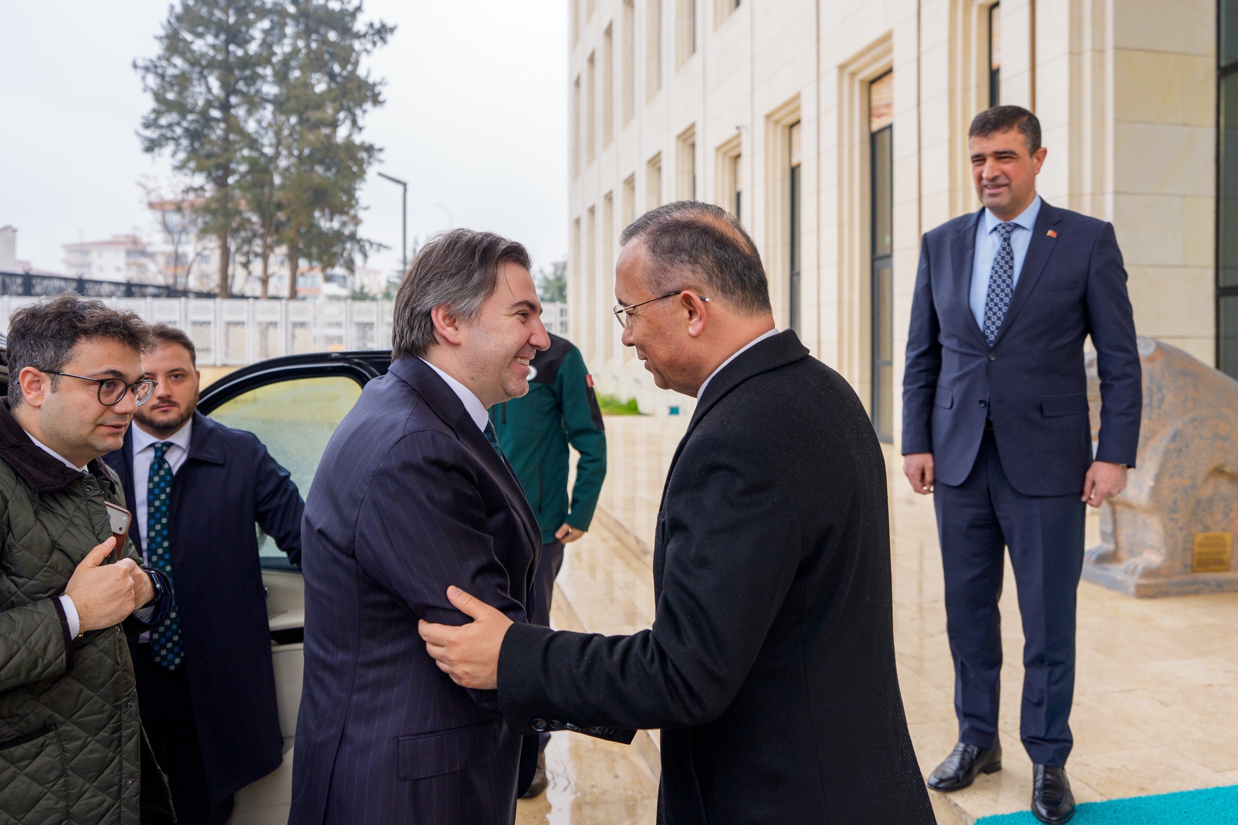 H E4Kvm Fa Y A A Gnqw