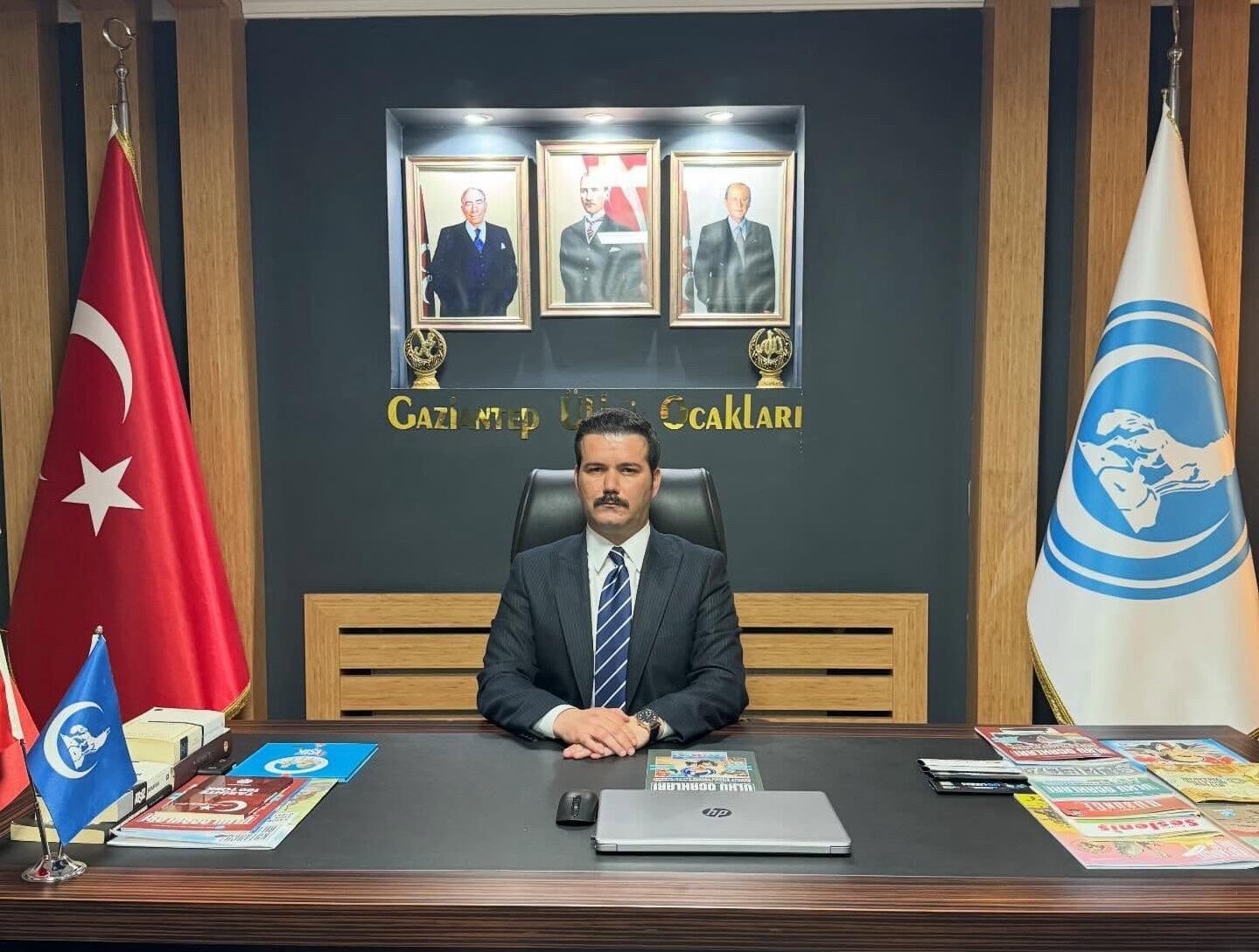 H Fux F Iw W4 A A Vh Xk