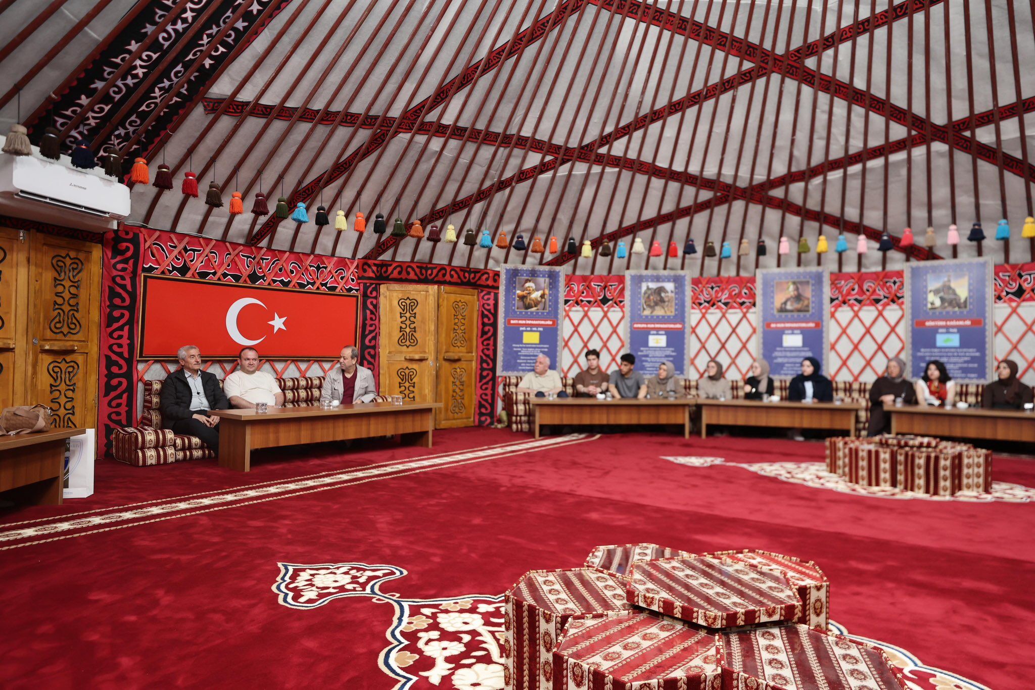 Ankara Üni̇versi̇tesi̇ Öğrenci̇leri̇ (2)