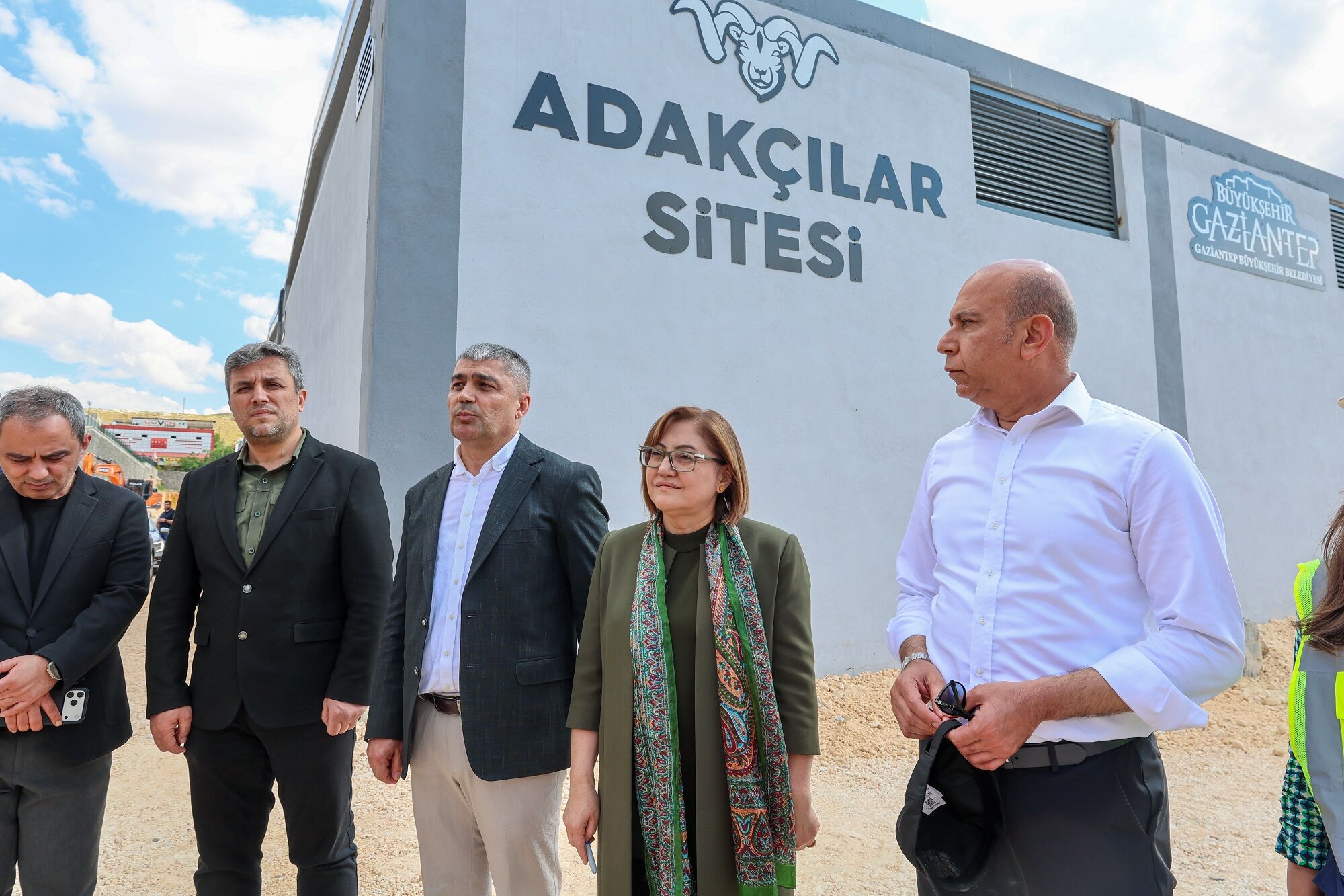 Başkan Şahi̇n, Gazi̇ Konut Tarafindan Yapilan Yeni̇ Adakçilar Si̇tesi̇’ni̇ İnceledi̇ (3)