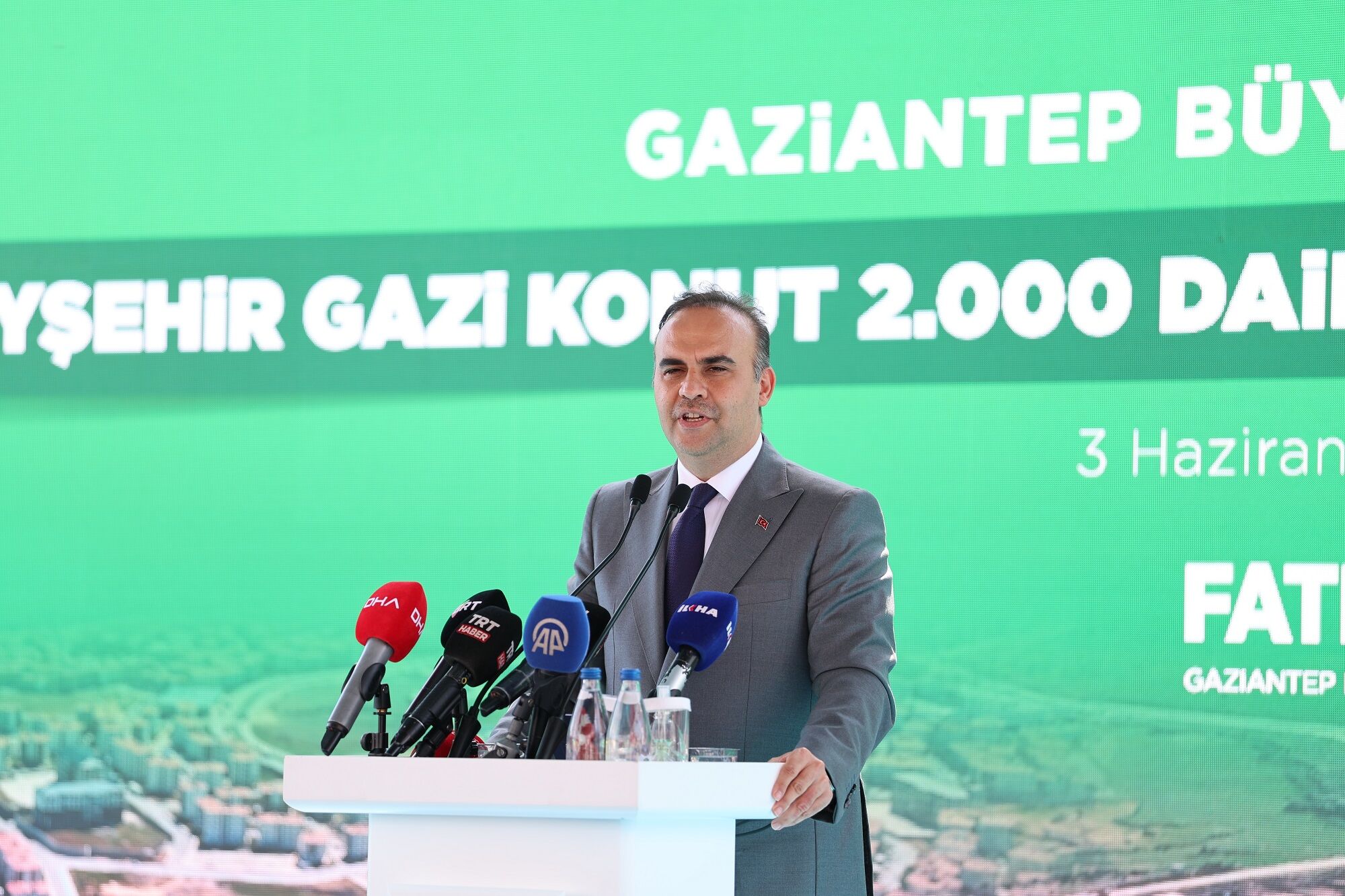 Bakan Kacir Gazi̇ Konut Tarafindan Yapilan 2 Bi̇n Konutu’nun Temeli̇ni̇ Atti (1)