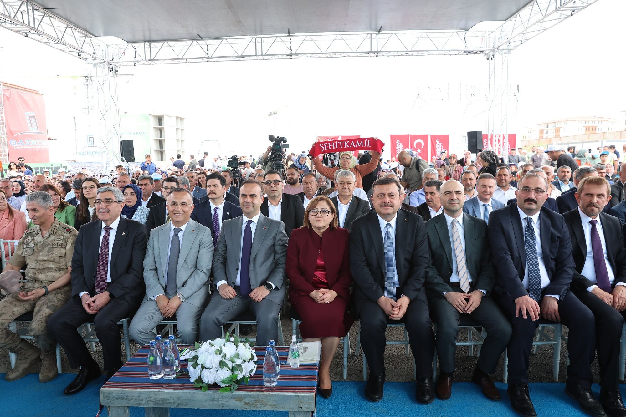 Bakan Kacir Gazi̇ Konut Tarafindan Yapilan 2 Bi̇n Konutu’nun Temeli̇ni̇ Atti (3)