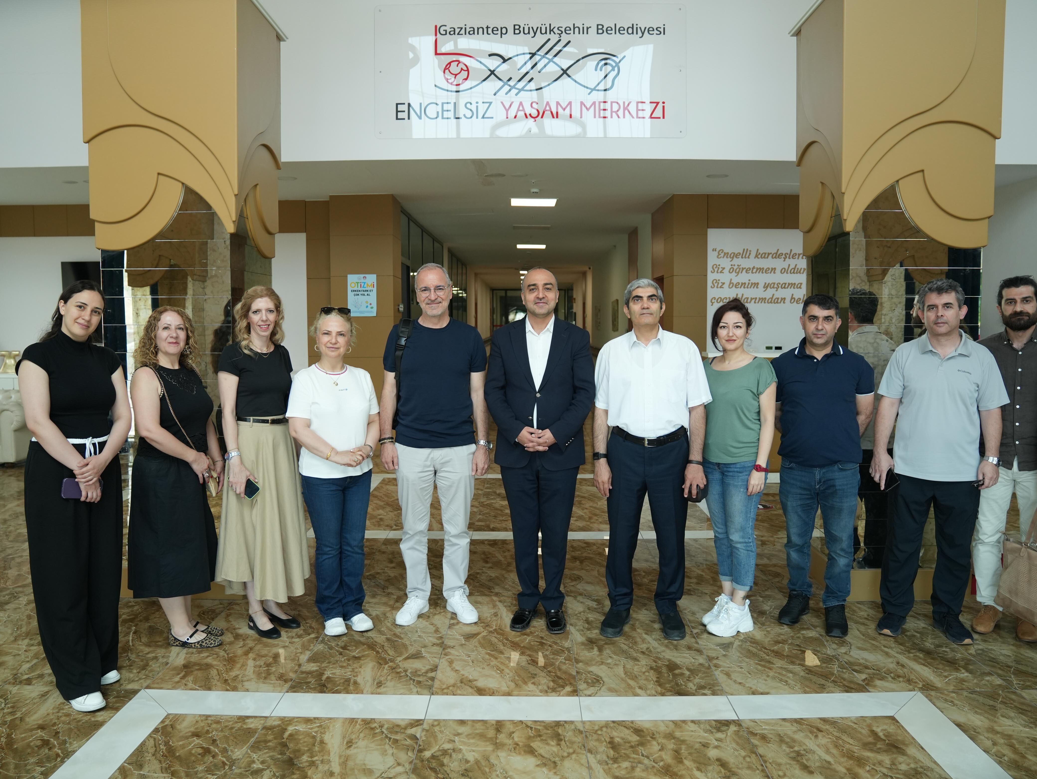 Engelsi̇z Yaşam Merkezi̇’ne Zi̇yaret