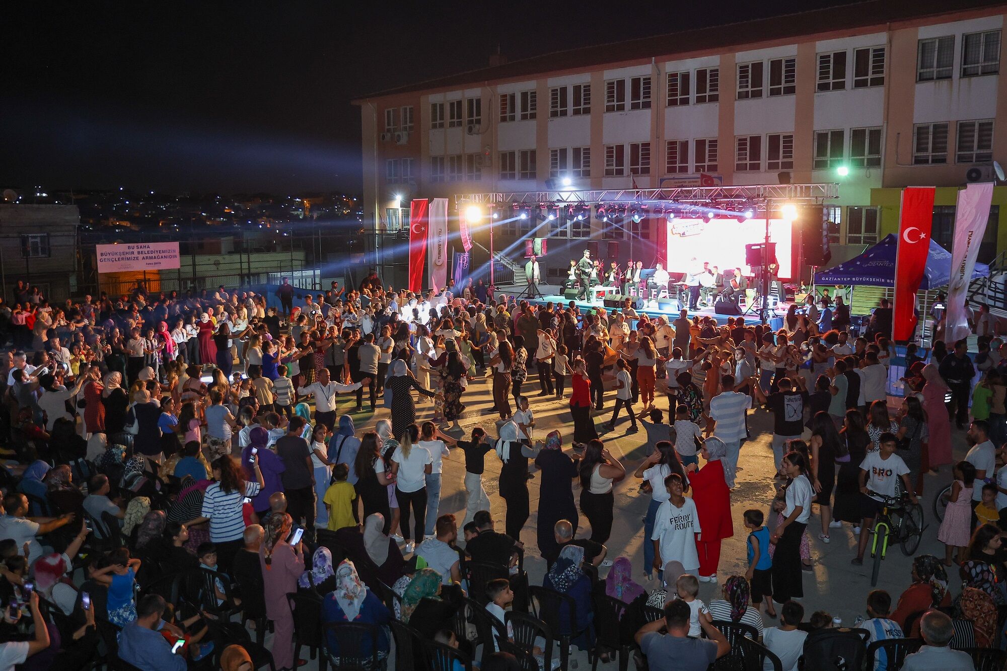 Gazi̇antep Büyükşehi̇r’i̇n “Mahallemde Konser Var” Etki̇nli̇ği̇ Yaz Coşkusuyla Yeni̇den Başliyor (2)