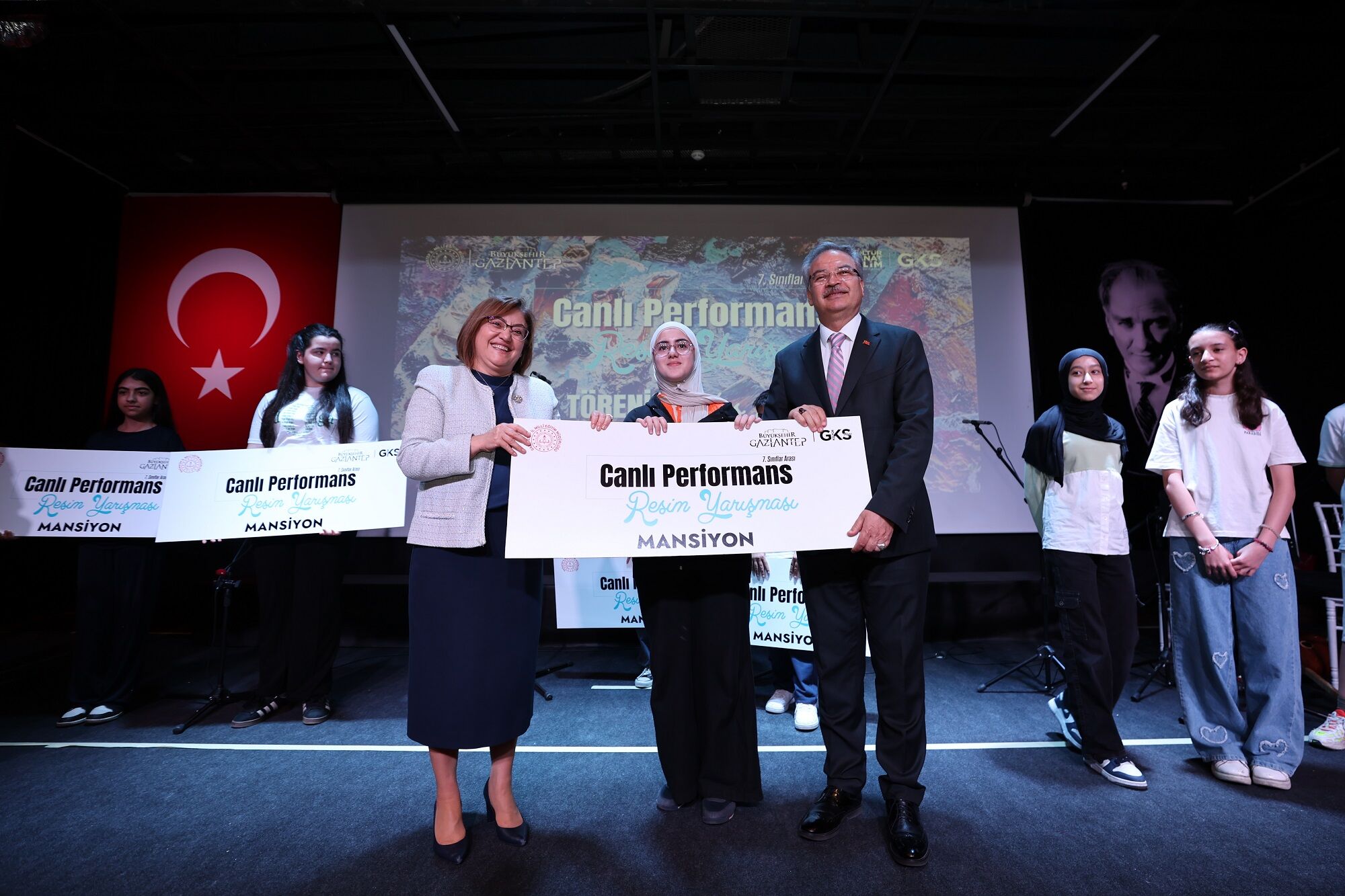 Gazi̇antep’te Sanatla Yükselen Öğrenci̇ler Ödüllendi̇ri̇ldi̇ (7)