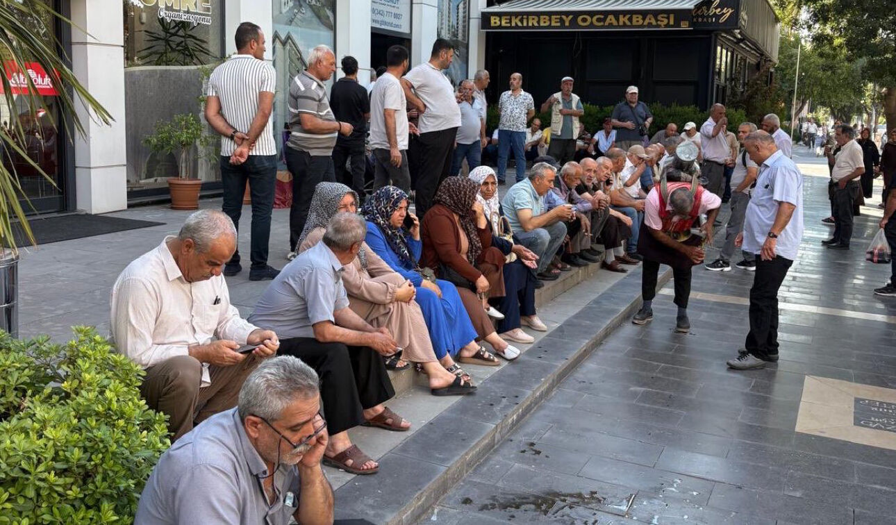 Vatandaşlar Gaziantep’in Dev Konut Projesine Akın Etti! Binlerce Kişi Başvuru Sırasında… 1
