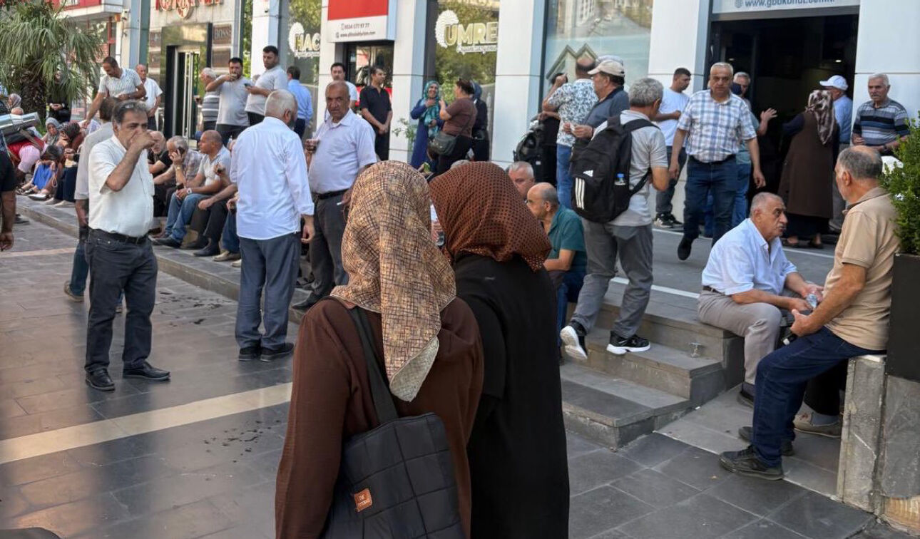 Vatandaşlar Gaziantep’in Dev Konut Projesine Akın Etti! Binlerce Kişi Başvuru Sırasında… 2