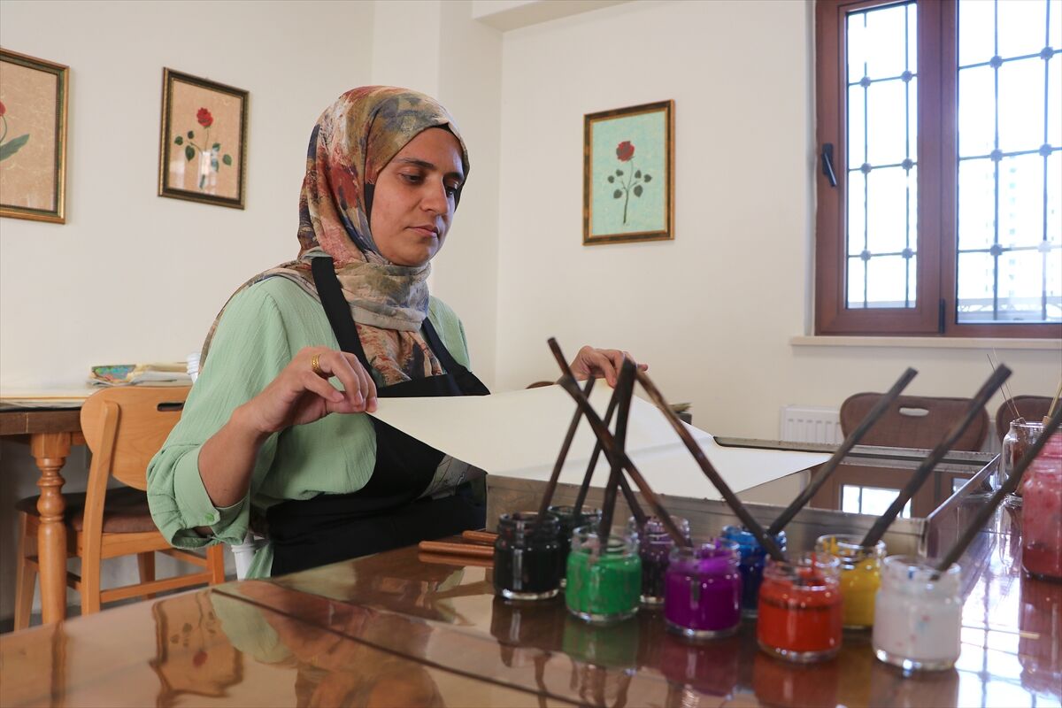Gaziantep’te Ebru sanatıyla önce ruhunu dinlendirdi, şimdi usta öğreticiliğe hazırlanıyor