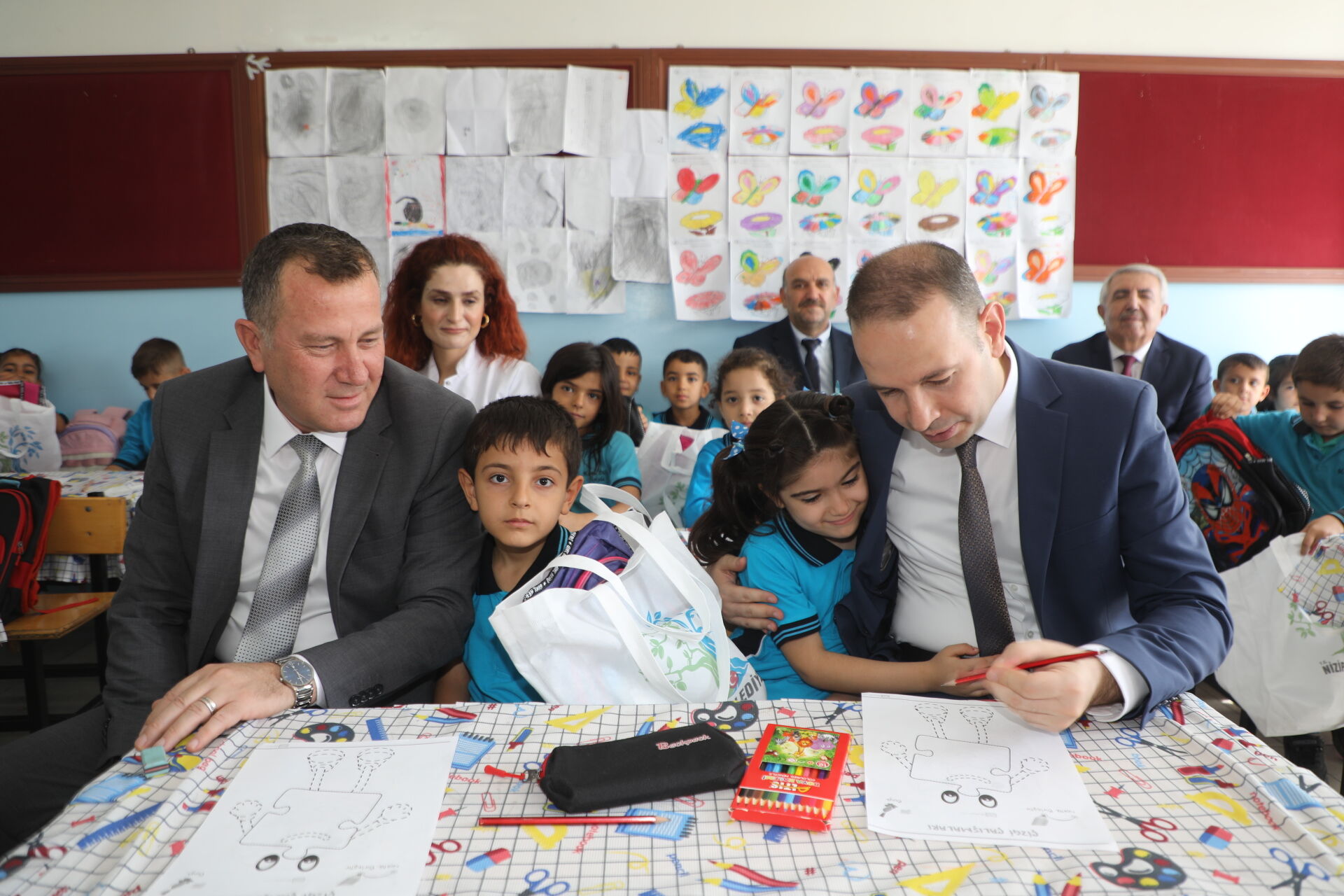 Gaziantepli öğrencilere kırtasiye desteği! Destek bizden başarı öğrencilerden