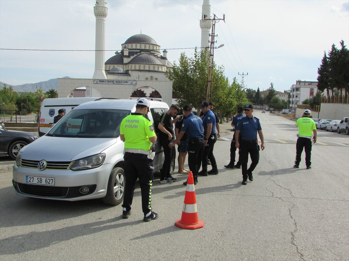 Gaziantep’te okul ve yurt çevrelerinde trafik ve asayiş denetimi
