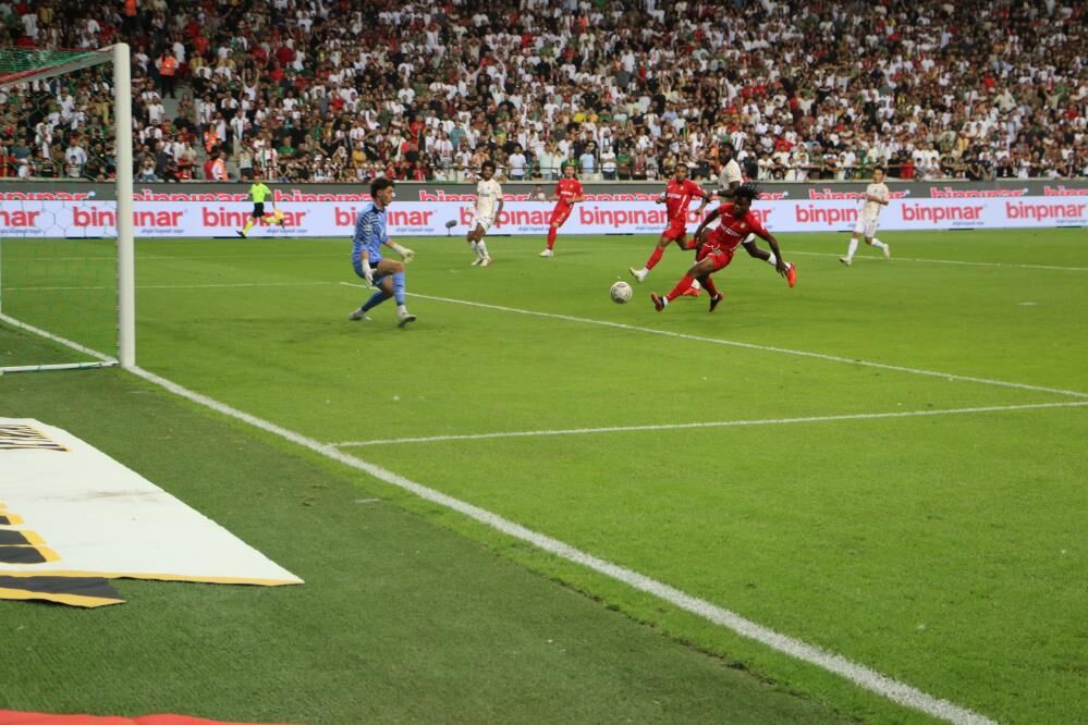 Amedspor: 5 - Başakşehir: 0 (Maç Özeti)