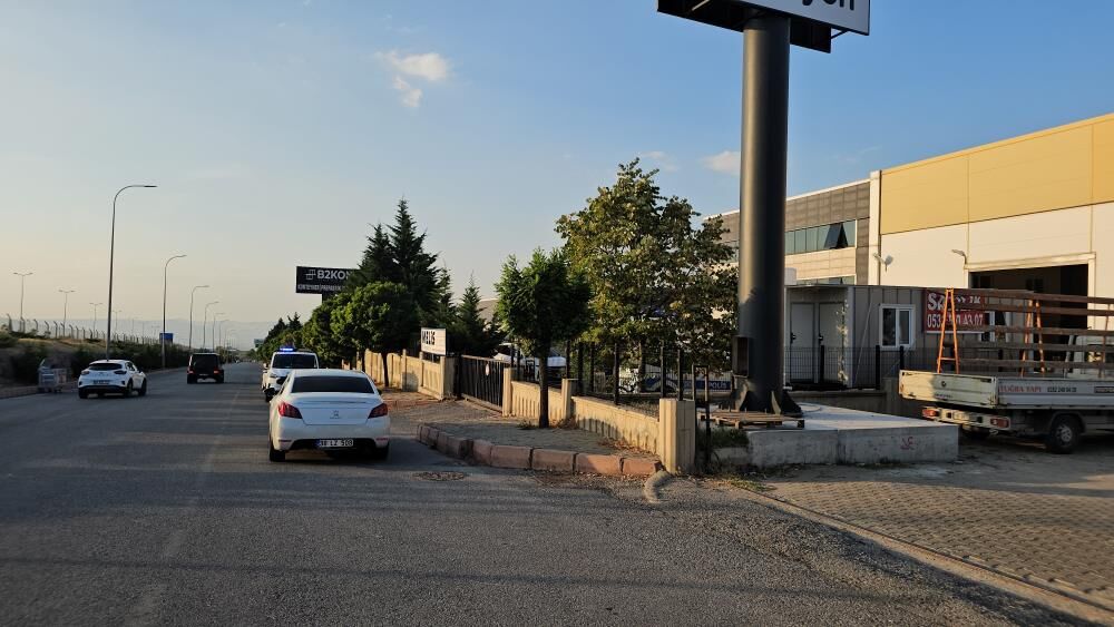 Bir şahıs fabrika önünde intihar etti!