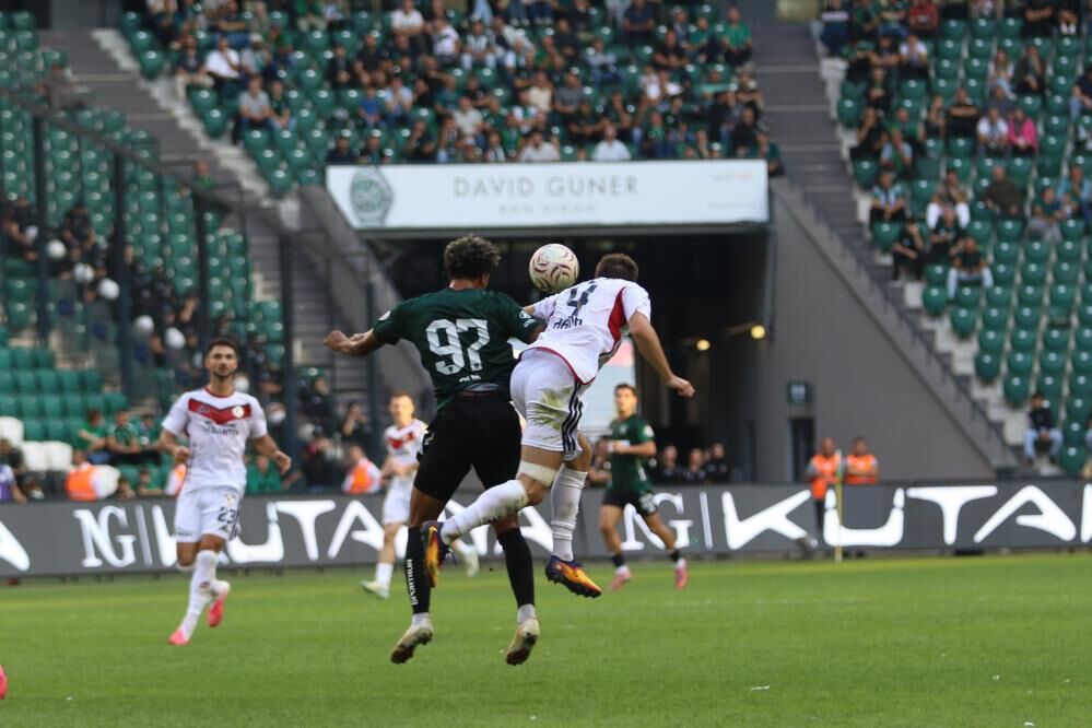 Kocaelispor – Gaziantep FK maçında ilk yarı golsüz tamamlandı!