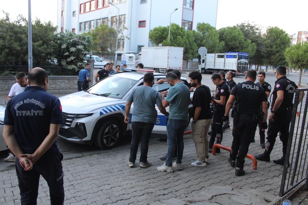 Okul önünde pompalı tüfekle gezen gençler yakalandı!