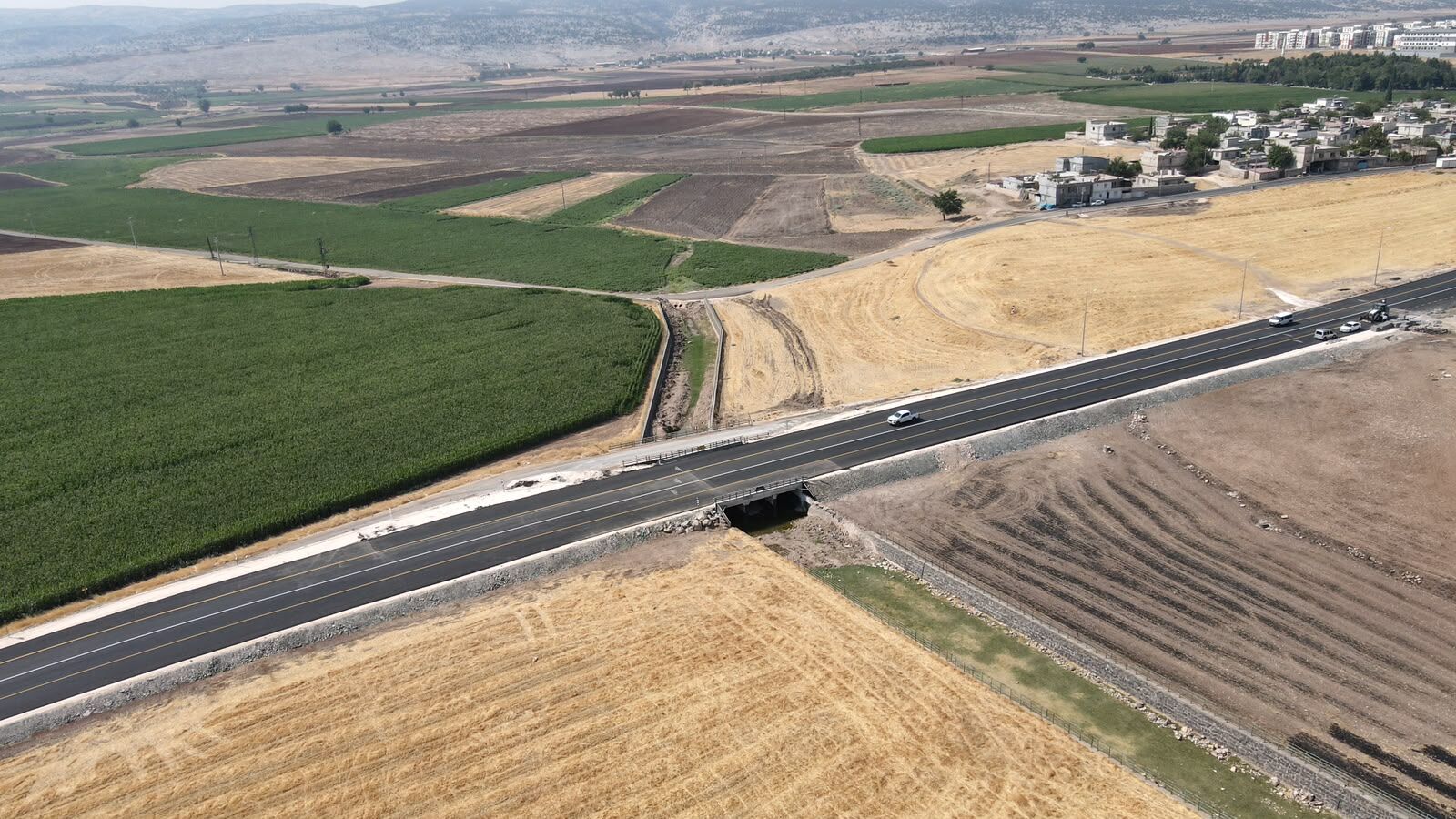 Büyükşehi̇r Ulaşimda Bağlanti Yolu Açma Çalişmalarini Sürdürüyor