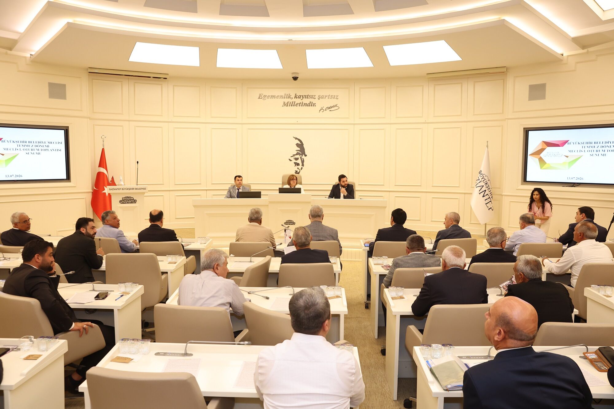 Gaziantep Büyükşehir Belediye Meclisi sil baştan!