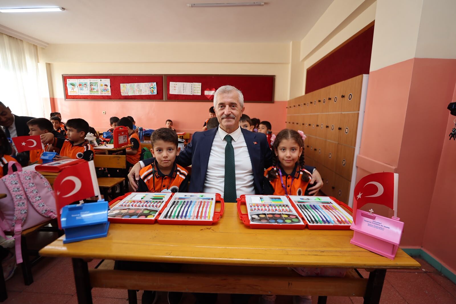 Gaziantep’te öğrencilerin hediyesi Şahinbey Belediyesi’nden!