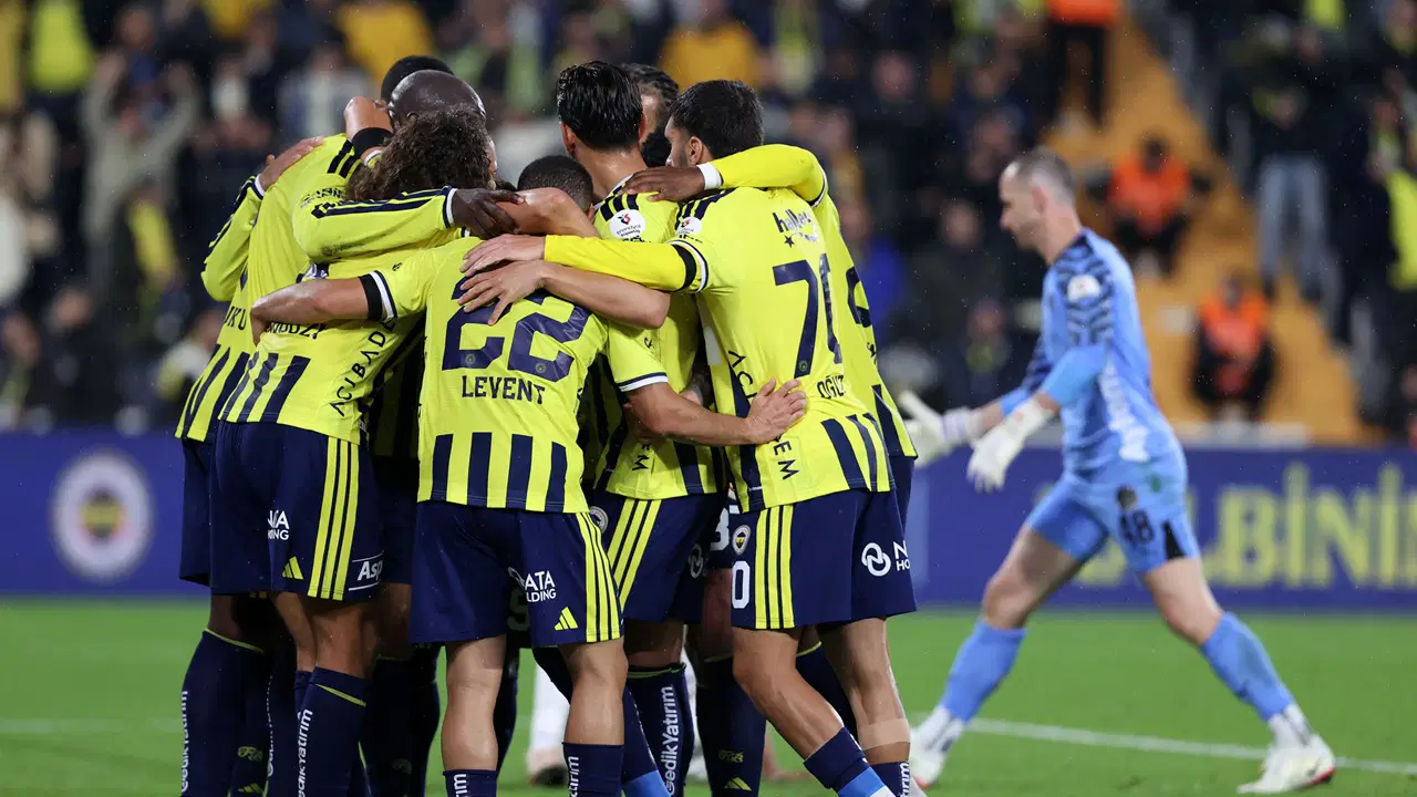 Fenerbahçe dev derbi öncesi hata yapmadı! Alanyaspor'u 3-0 mağlup etti…