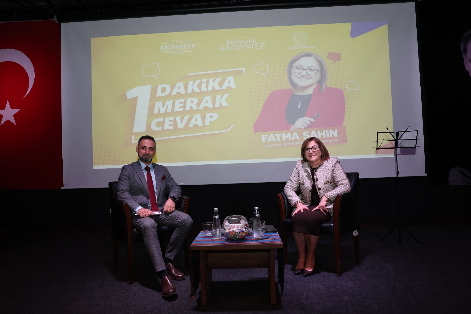 Başkan Şahi̇n, “Bi̇r Daki̇ka, Bi̇r Merak, Bi̇r Cevap” Programinda Gençlerle Buluştu (3)