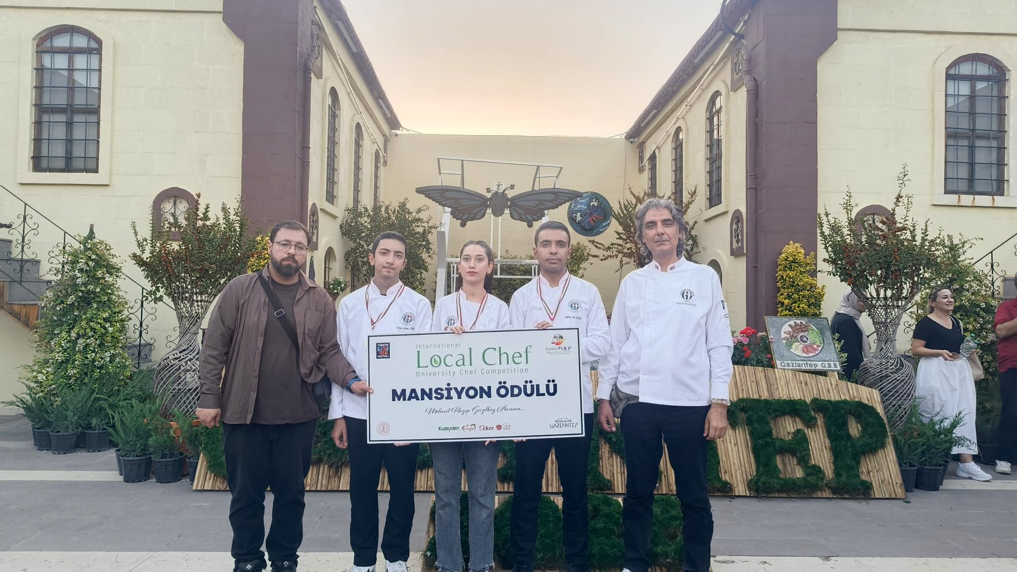 GAÜN öğrencileri Gastroantep’te mansiyon ödülü aldı