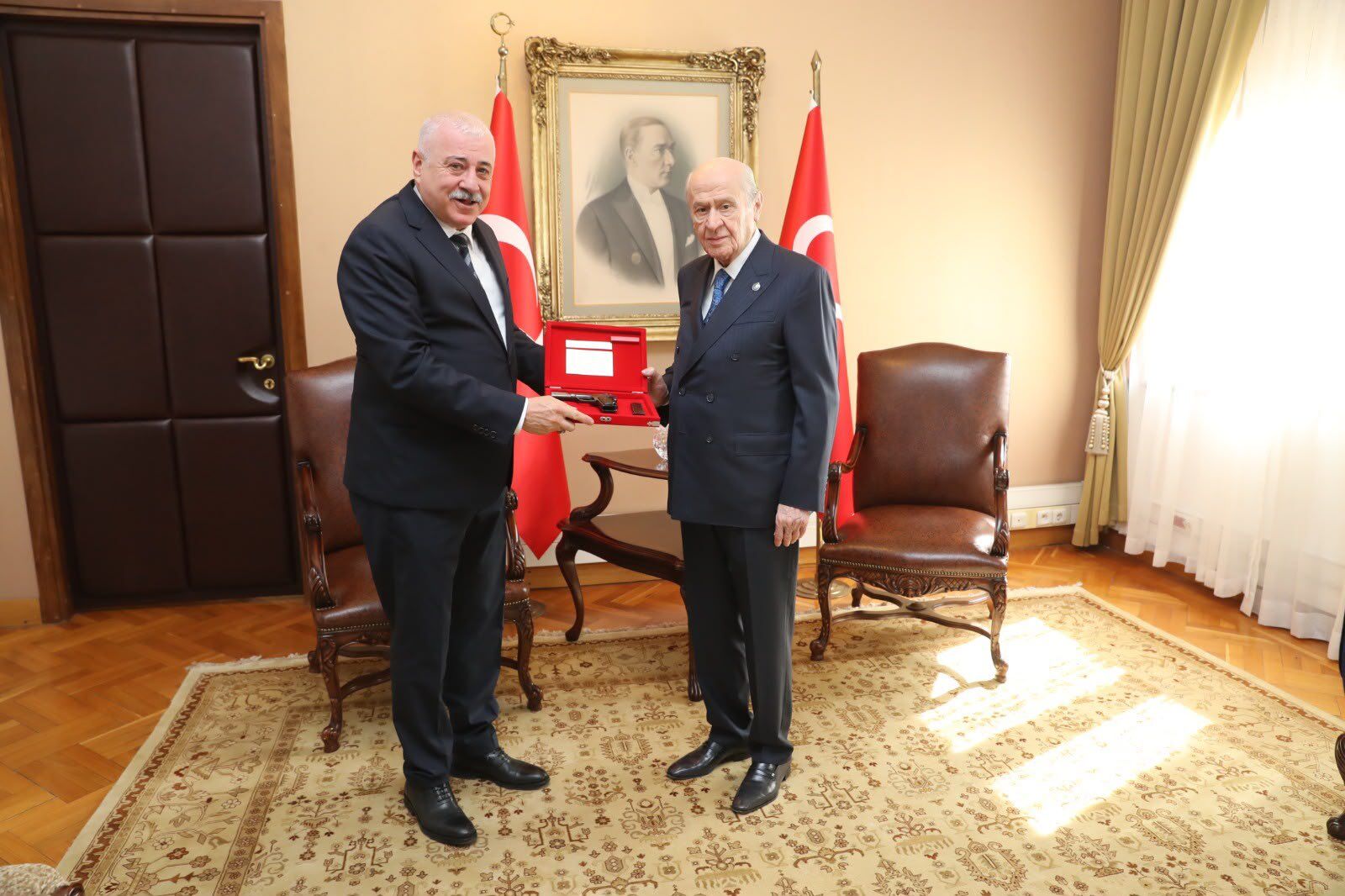 Gaziantep Milletvekili Atay’dan Bahçeli’ye dikkat çeken hediye…